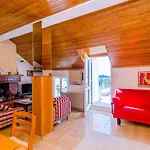 And Cicko - One Bedroom With Terrace And Sea View Attic Apartmán *