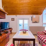 And Cicko - One Bedroom With Terrace And Sea View Attic Apartmán *