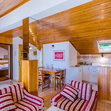 And Cicko - One Bedroom With Terrace And Sea View Attic * Dubrownik