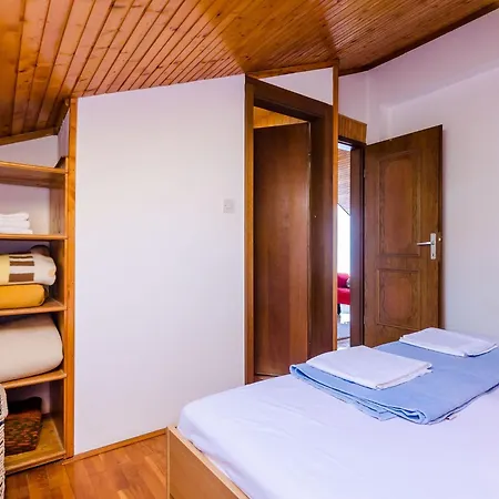 Apartment Cicko - One Bedroom With Terrace And Sea View Attic